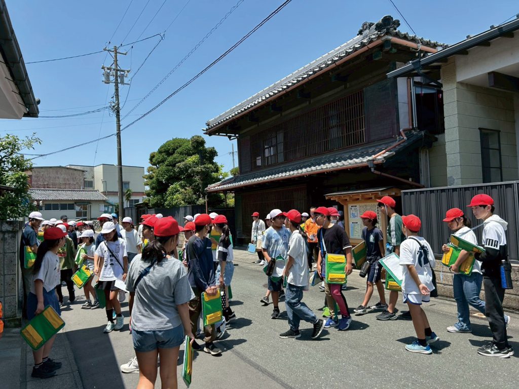 竜洋西小6年生 津倉邸見学