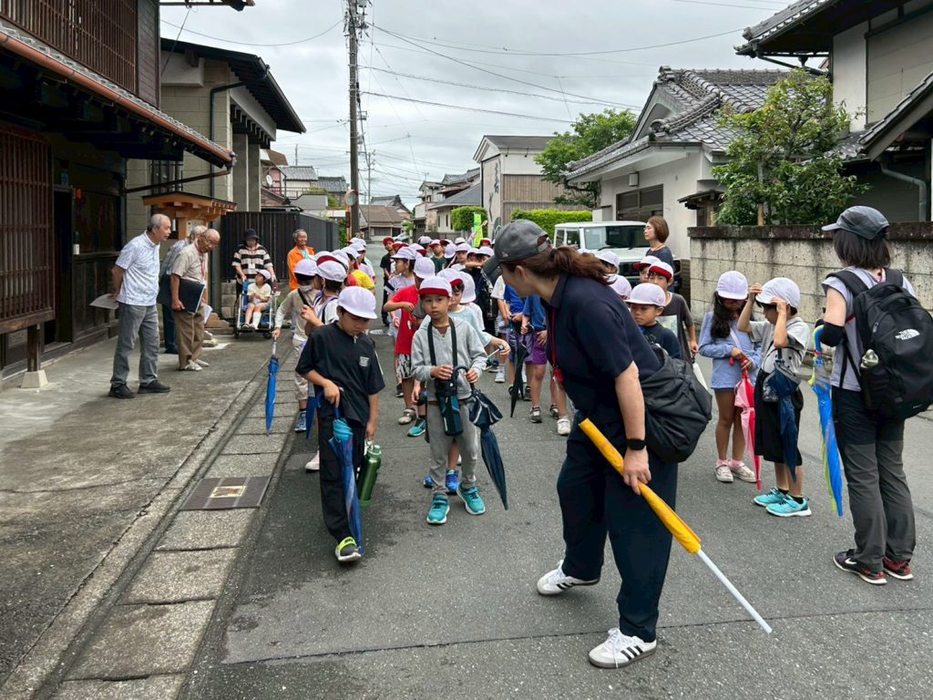 竜洋西小3年生 津倉邸見学
